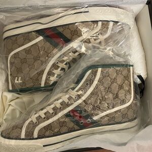 Gucci size 10